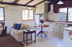 TV - Uzuri Barossa, Tranquil guesthouse retreat in Lyndoch, Barossa Valley (Altona)