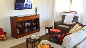 A living room with a television, a sofa, a wooden cabinet, and a window. - UzuriBarossa, Tranquil guesthouse retreat in Lyndoch, Barossa Valley (Altona)