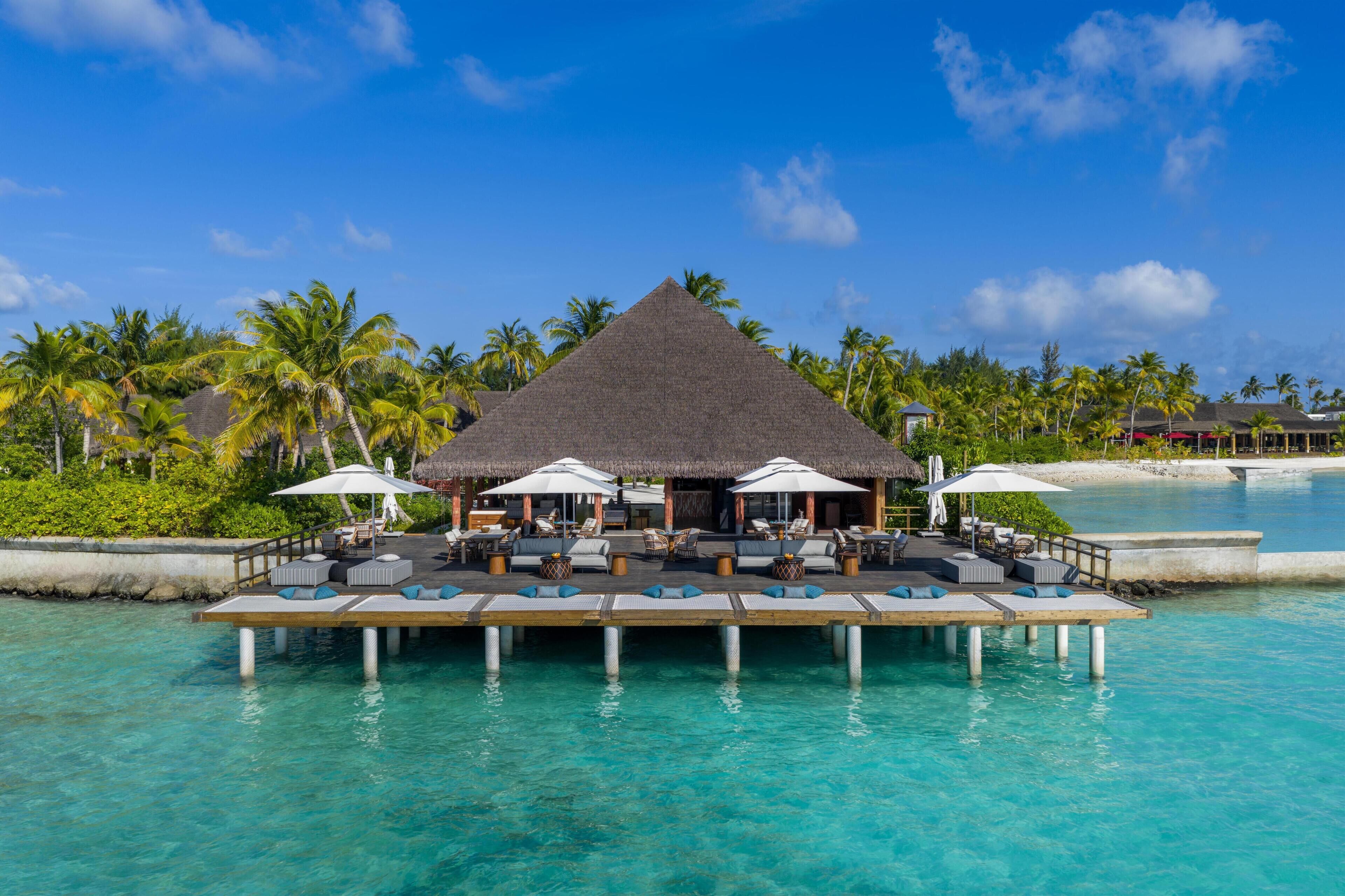 4 restaurants, breakfast, lunch, dinner served; international cuisine