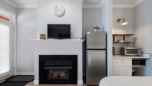A modern kitchen with a built-in stove, a refrigerator, a microwave, and a toaster. - Golf Course Walk Up - 102B (Kelowna)