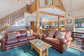 تلفزيون، مدفأة، مشغل دي في دي