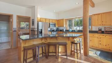 KĂŒhlschrank, Mikrowelle, Ofen, Herdplatte