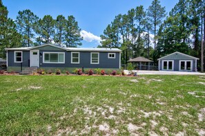 Exterior - 3 bedroom home in charming Davenport with AC, WiFi 20 min away to Disney (Davenport)