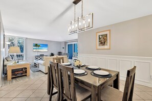 Dining - 889 Ketch Court @ Harbour Town, Sea Pines | Pool Access | Walk to Marina & Golf Links (Hilton Head Island)