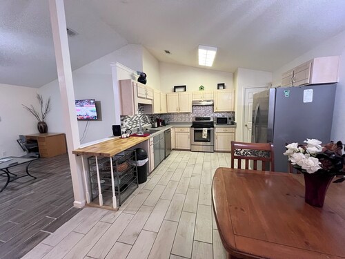 Backyard lake,near I- 95,To zoo,cumberland park,kingsbay base navy base,beaches