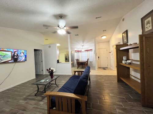 Backyard lake,near I- 95,To zoo,cumberland park,kingsbay base navy base,beaches