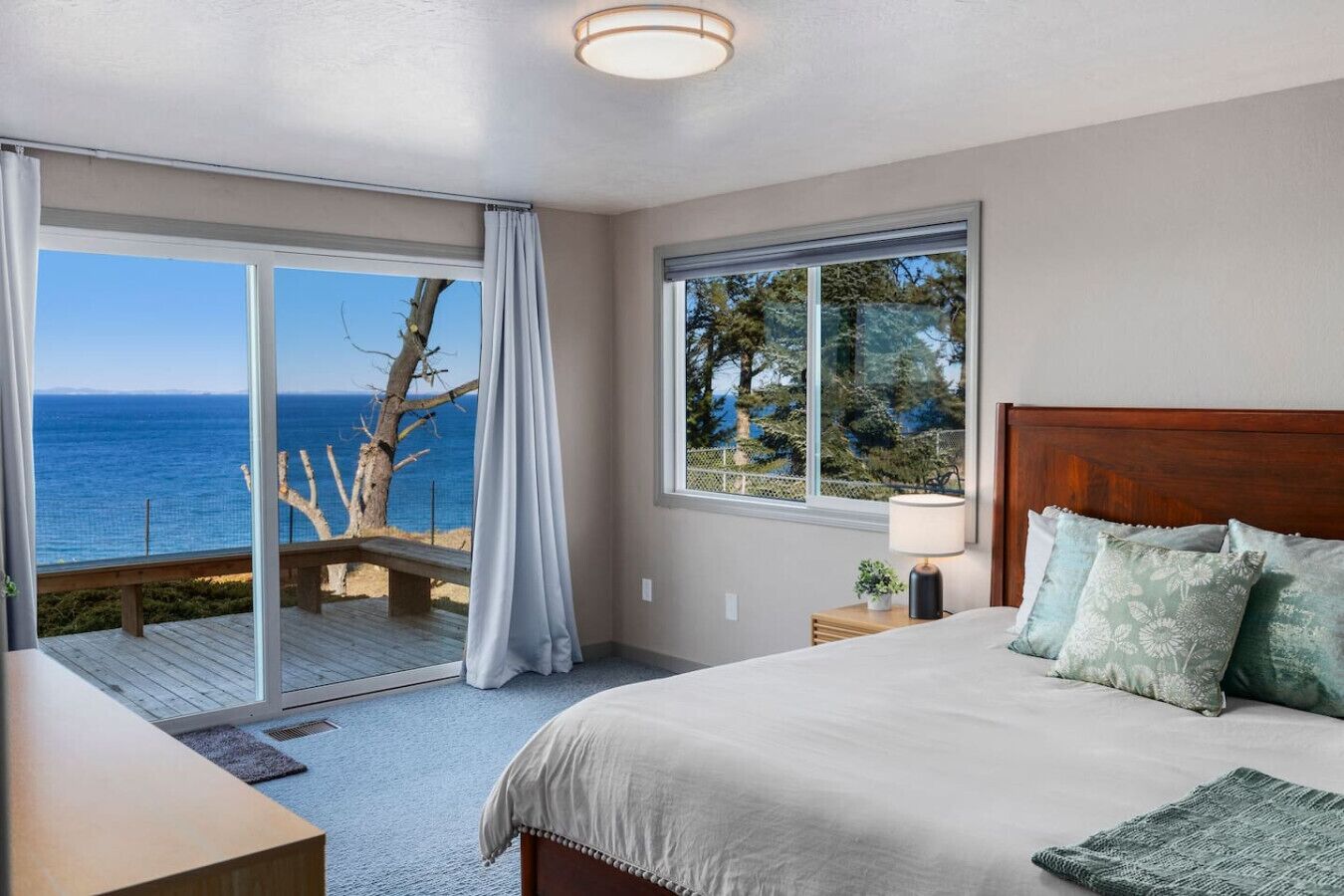 Bureau, fer et planche à repasser, lit parapluie, Wi-Fi gratuit