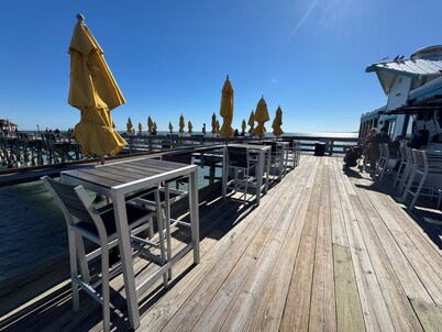 Cape Crossing Townhome Marina View fully furnished 3 bedroom sleep 8 heated pool