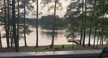 Cozy 3-bedroom lake front property on Lake Sinclair with 2 private docks