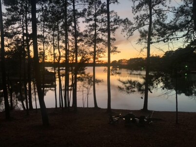 Cozy 3-bedroom lake front property on Lake Sinclair with 2 private docks