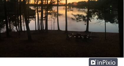 Cozy 3-bedroom lake front property on Lake Sinclair with 2 private docks