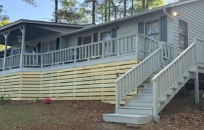 Exterior detail - Cozy 3-bedroom lake front property on Lake Sinclair with 2 private docks (Sparta)
