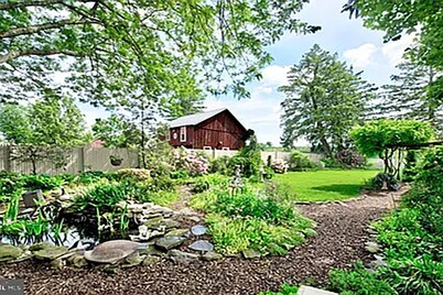 Spacious 5-bedroom house with WiFi and AC in charming Bucks County PA