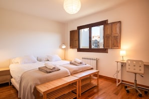 3 bedrooms, desk, iron/ironing board, travel cot