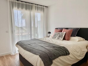 3 bedrooms, iron/ironing board, free WiFi