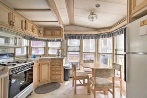 Private kitchen - Couples cabin on Three Island Lake in Bemidji, MN (Bemidji)