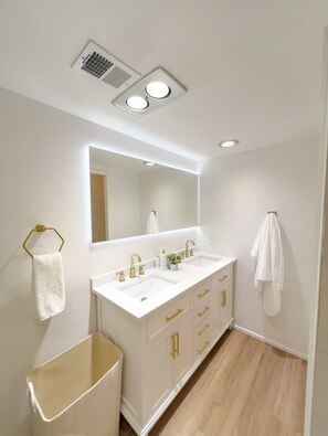 タオル、石鹸、トイレットペーパー