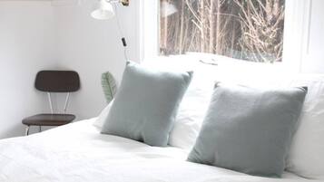 2 bedrooms, travel crib, WiFi, bed sheets