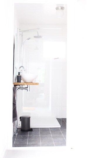Bathroom - Gezellig huisje met fijne houtkachel en veranda (Putten)