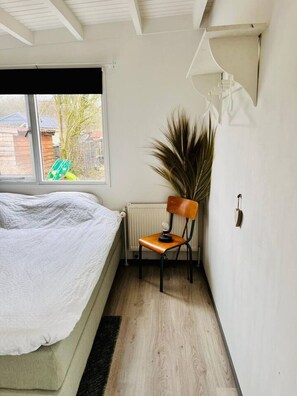 2 bedrooms, travel cot, WiFi