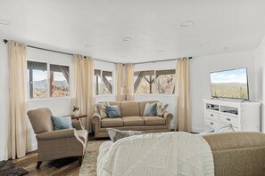 Smart TV, chimenea, videojuegos y reproductor de DVD 