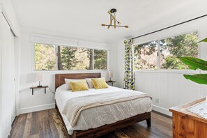 3 habitaciones, escritorio, tabla de planchar con plancha y wifi gratis 