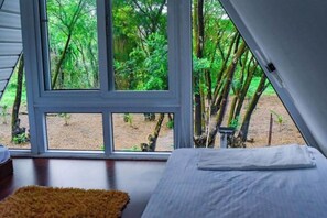 1 bedroom, desk, WiFi, bed sheets