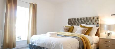 Classic-Apartment | 4 Schlafzimmer, hochwertige Bettwaren, laptopgeeigneter Arbeitsplatz