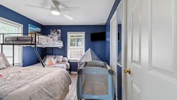 2 bedrooms, iron/ironing board, travel crib, free WiFi