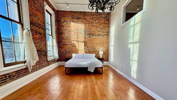 2 habitaciones, escritorio, tabla de planchar con plancha y wifi gratis