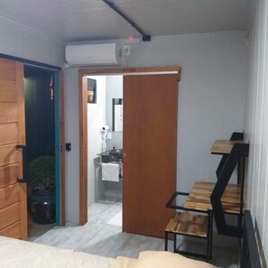 Chambre Quadruple | Bureau, espace de travail pour ordinateur portable