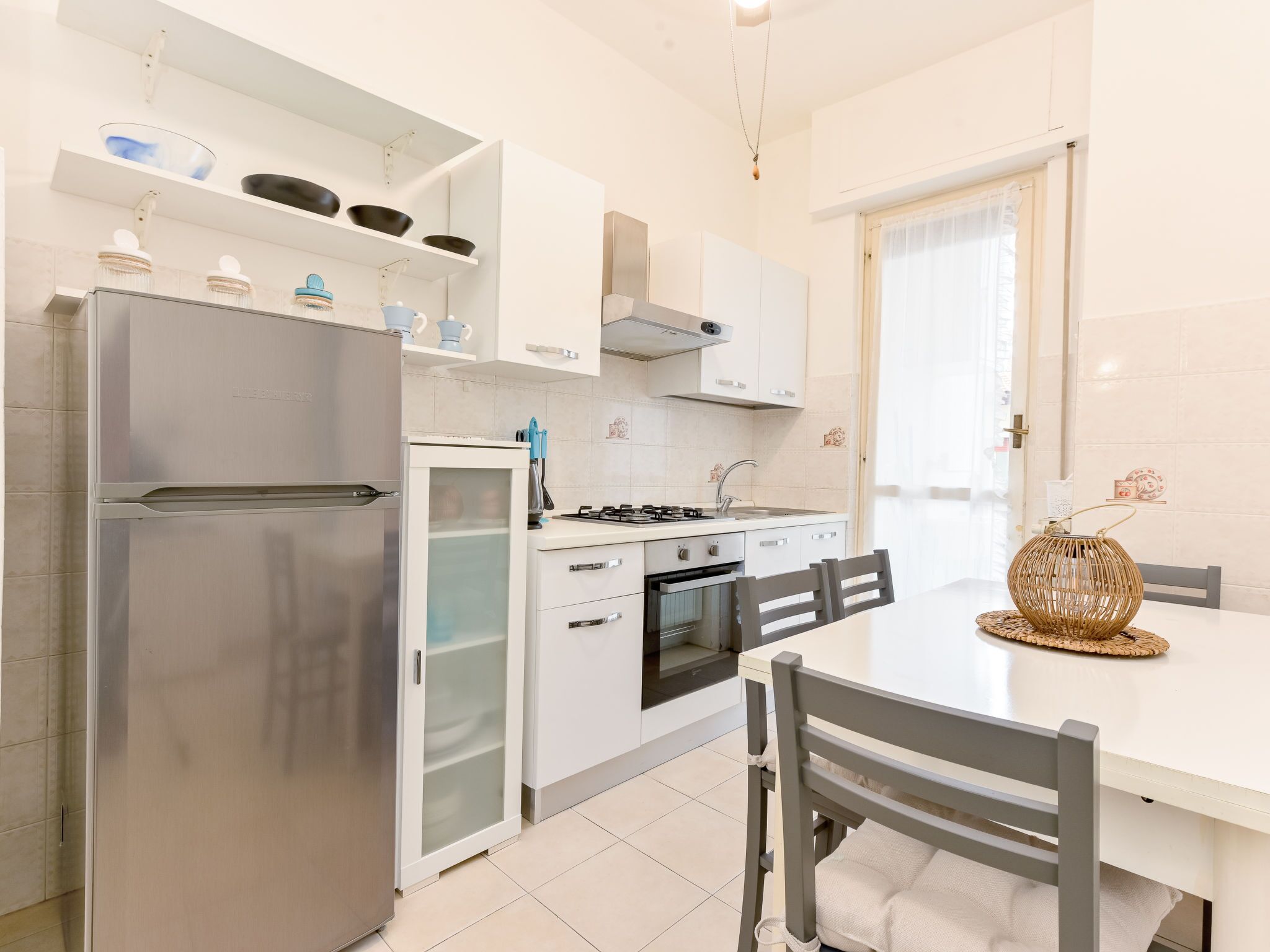 Fridge, oven, cookware/dishes/utensils