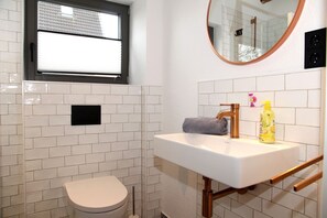 Unclassified image, 4 of 38, button - Am Tief - Holiday home on the canal on 140sqm for up to 7 people and dogs! (Emden)