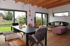 Unclassified image, 2 of 38, button