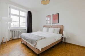 2 bedrooms, iron/ironing board, WiFi, bed sheets - Blueground | Vorstädte, river view & furnished (Basel)