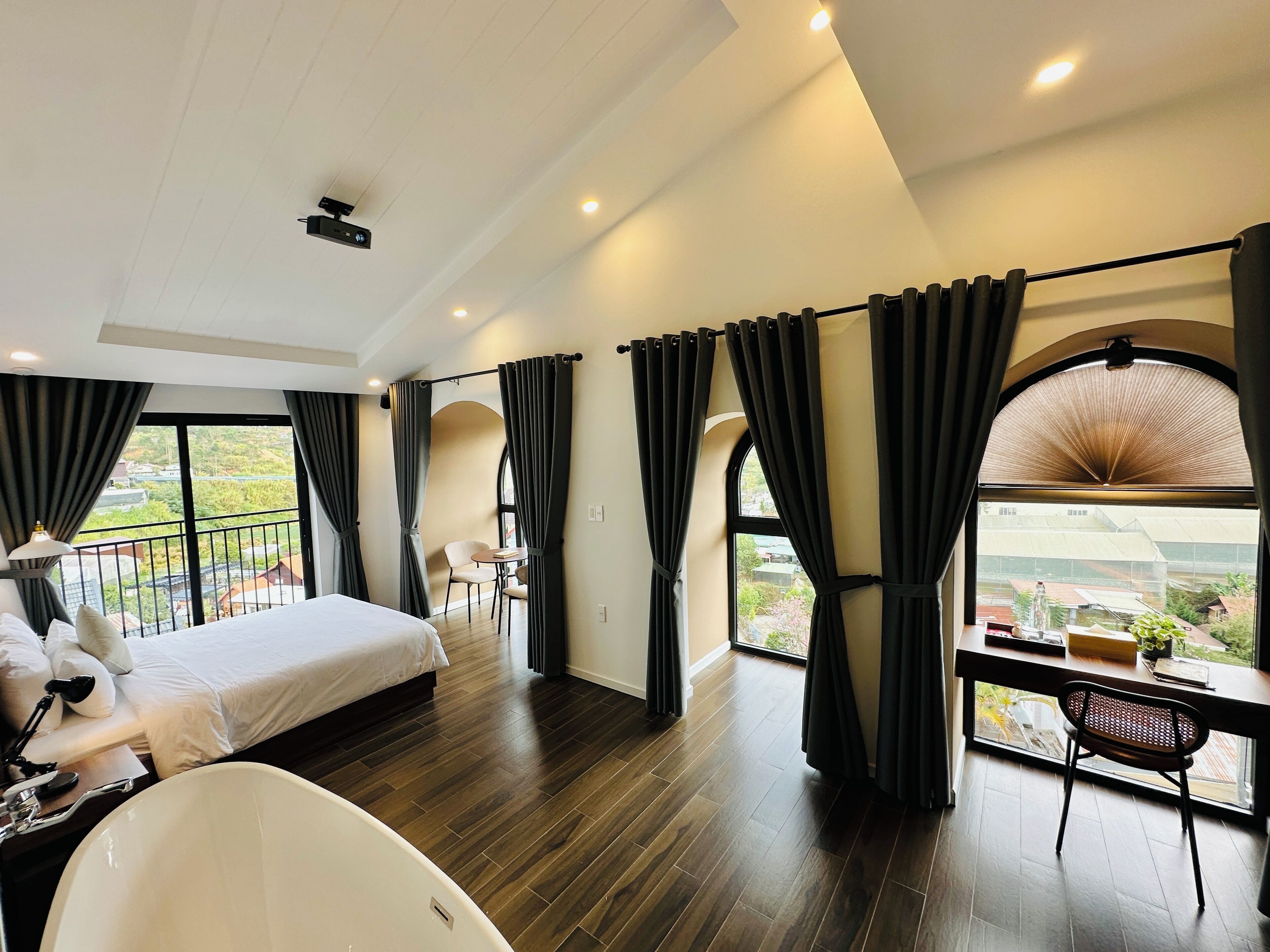 Premium Double Room, Bathtub | Free WiFi, bed sheets