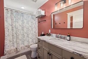 Sèche-cheveux, serviettes fournies