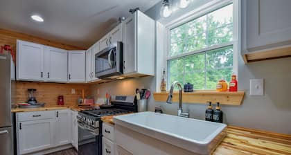 YellowCreek Cabin-A country Getaway  2-bdr cabin with AC, WiFi, Hunting, Fishing
