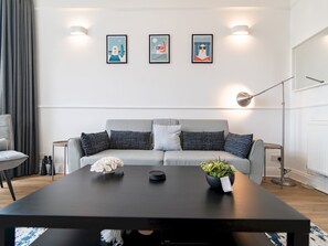 TV - Pass the Keys | Stunning Sea Front Retreat With Patio | Margate (Margate)