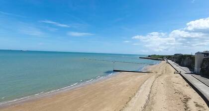 Pass the Keys | Stunning Sea Front Retreat With Patio | Margate