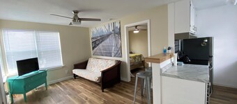 Oasis, 1-bedroom Apt.  walk to all of downtown St. Augustine with WiFi, AC