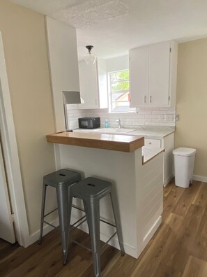 Réfrigérateur, cafetière/bouilloire