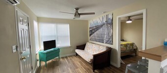 Oasis, 1-bedroom Apt.  walk to all of downtown St. Augustine with WiFi, AC