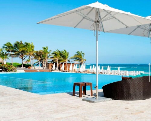 Luxury apartment in Punta Cana with Beach Club, Restaurant and Golf Course. 