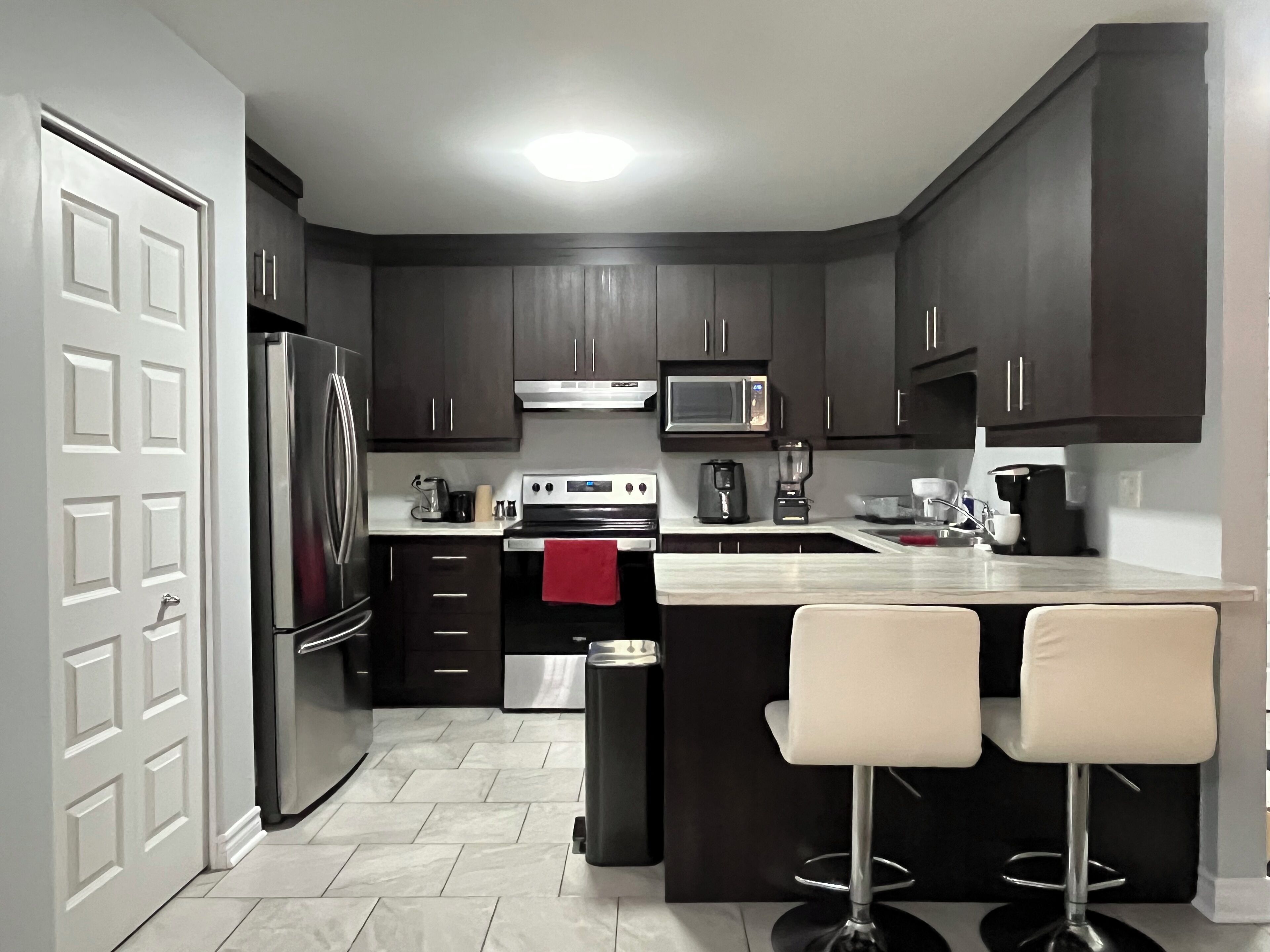 Køleskab, mikrobølgeovn, ovn, kogeplade