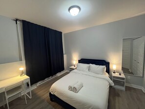 3 makuuhuonetta, työpöytä, silitysrauta/-lauta, ilmainen Wi-Fi