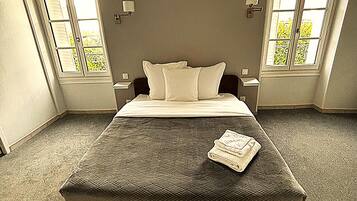 Basic Double Room | Desk, laptop workspace, blackout curtains, free WiFi