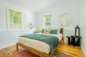 3 Schlafzimmer, Schreibtisch, Bügeleisen/Bügelbrett, Reisekinderbett