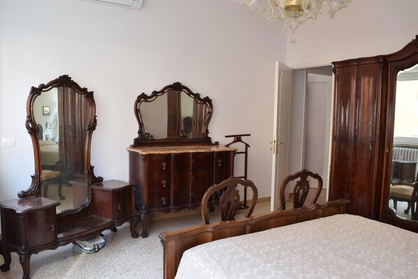 3 chambres, fer et planche à repasser, Wi-Fi, draps fournis