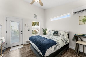 Bureau, fer et planche à repasser, Wi-Fi gratuit, draps fournis